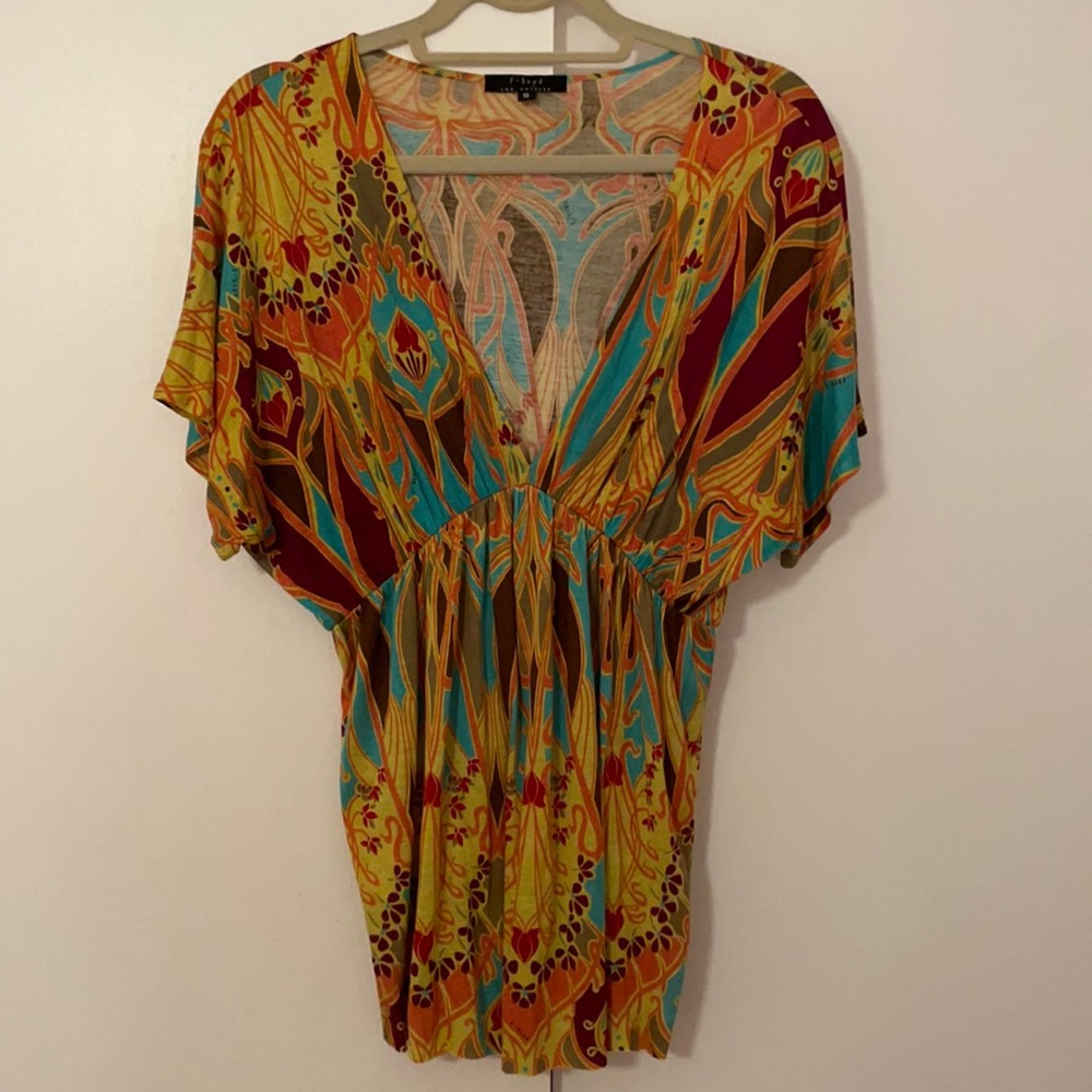T-bags v-neck printed tunic size small